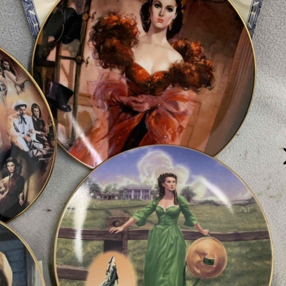 8 pieces Gone With The Wind Collector Plates & Figurines - Picture 3 of 5